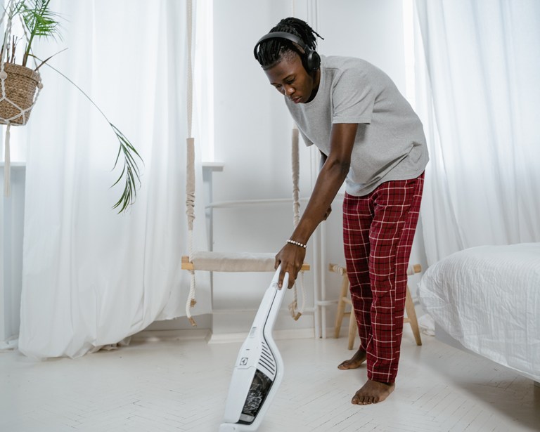 How to Get Your Home Clean AF This Holiday Season