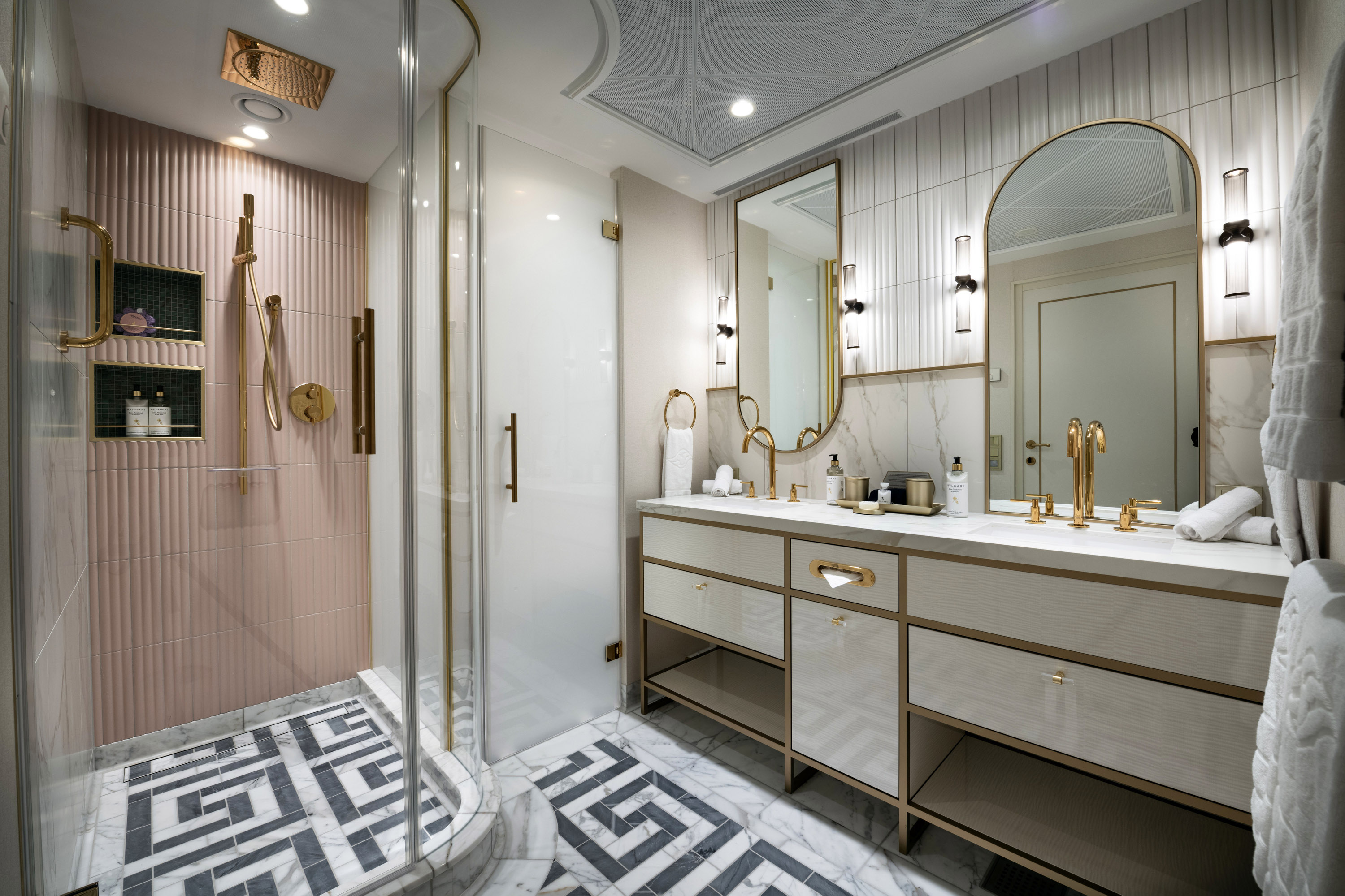 UPTOWN Disney Destiny6