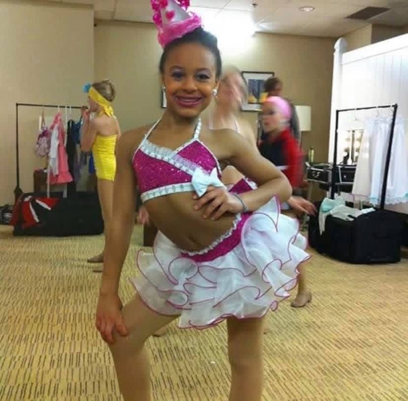 A young Nia Sioux poses in a dance costume