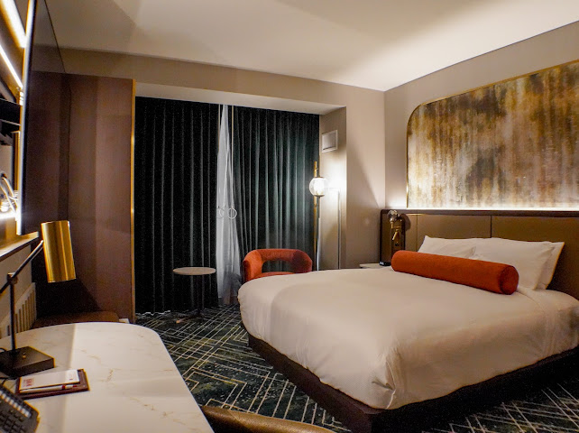 Wind Creek Chicago hotel room